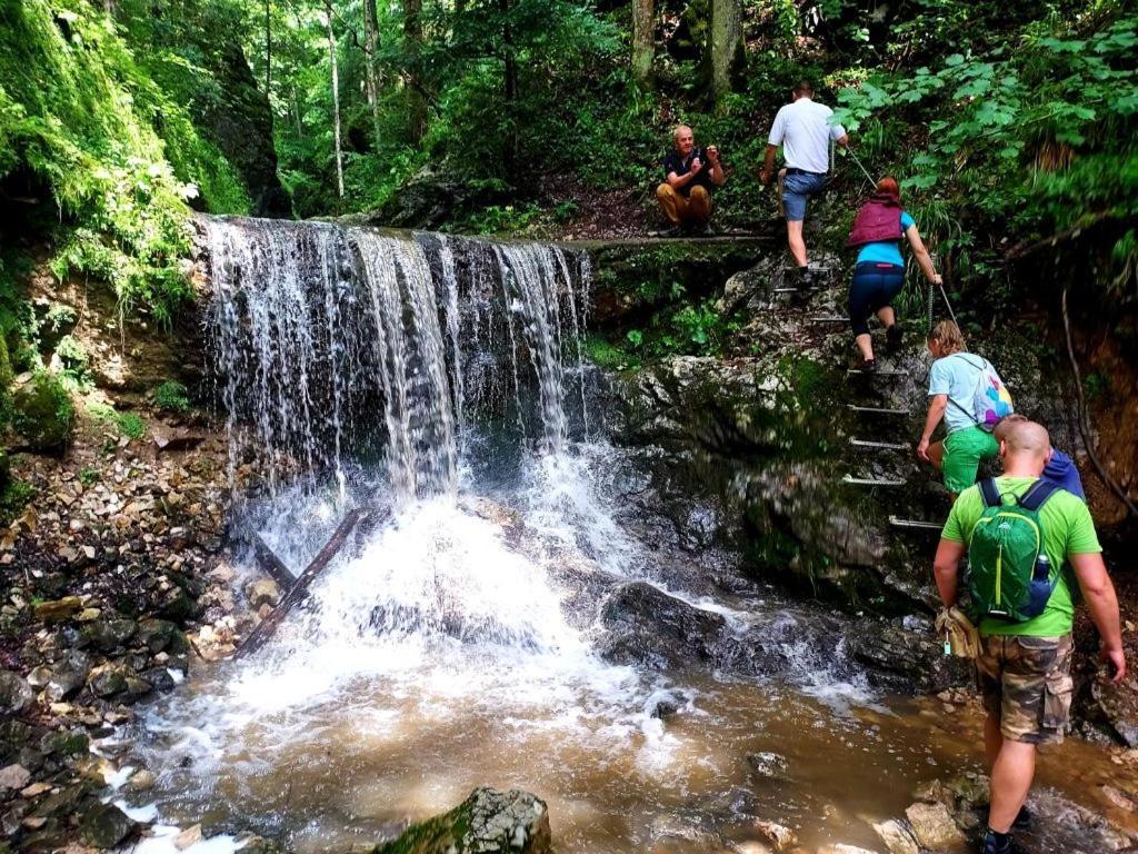 Penzion Zbojnicky Halas Tisovec Buitenkant foto