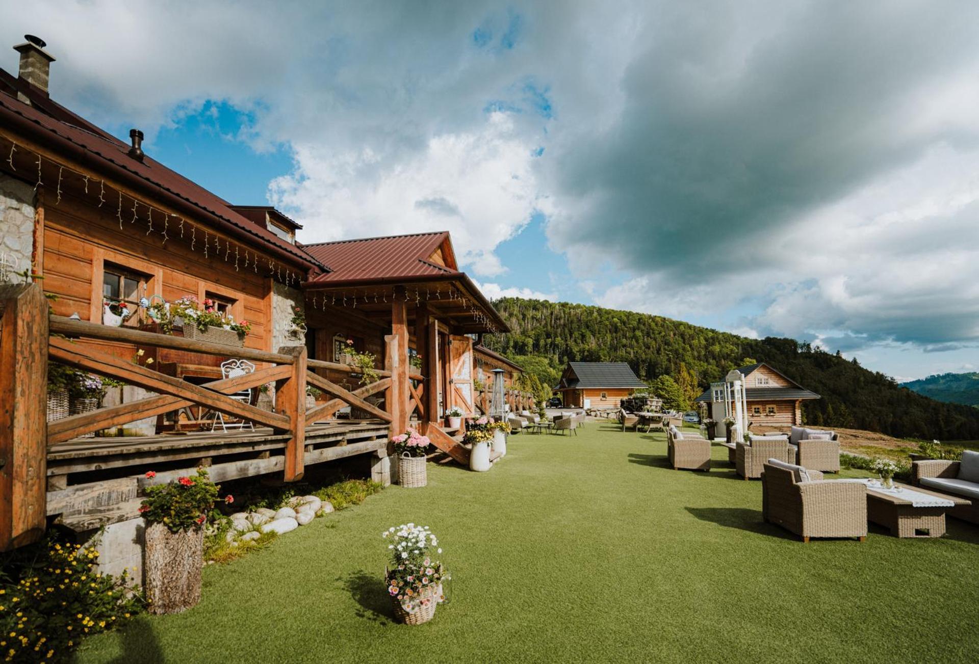 Penzion Zbojnicky Halas Tisovec Buitenkant foto